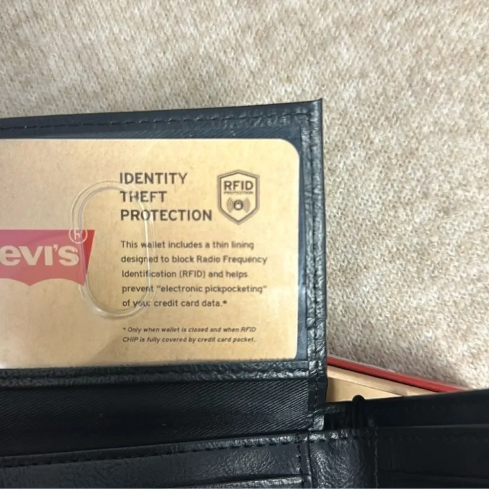 LEVI’S Men’s Black Leather RFID Protection Bifold Wallet